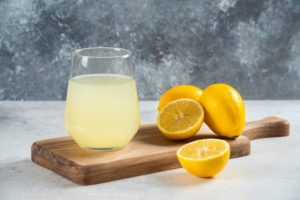 zitronensaft zum aufhellen der achselhöhlen