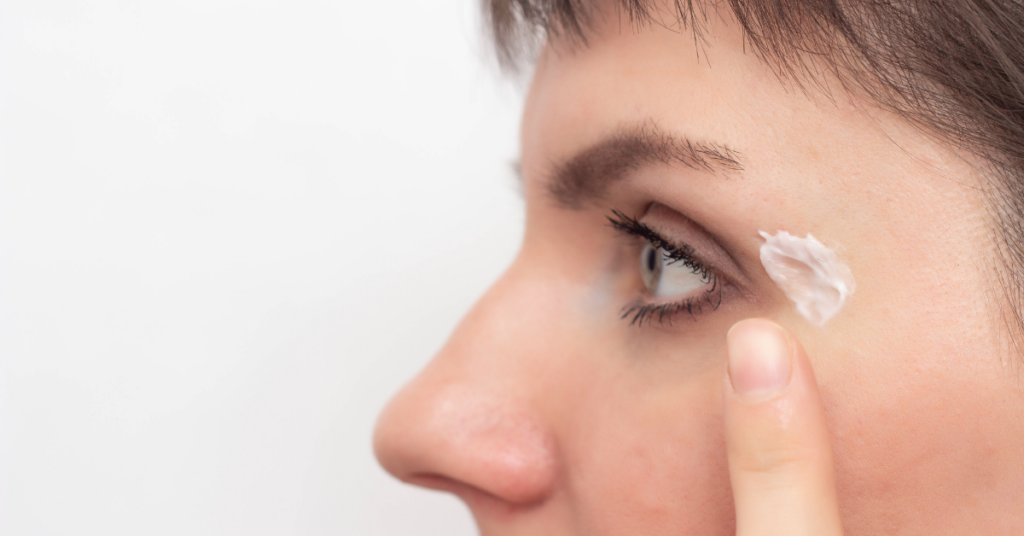 Pickel im Auge: Ursachen & Behandlung + Empfehlung [2025]