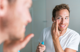 Beste Cremes gegen geschwollene Augen im Test: Vergleich + Empfehlungen